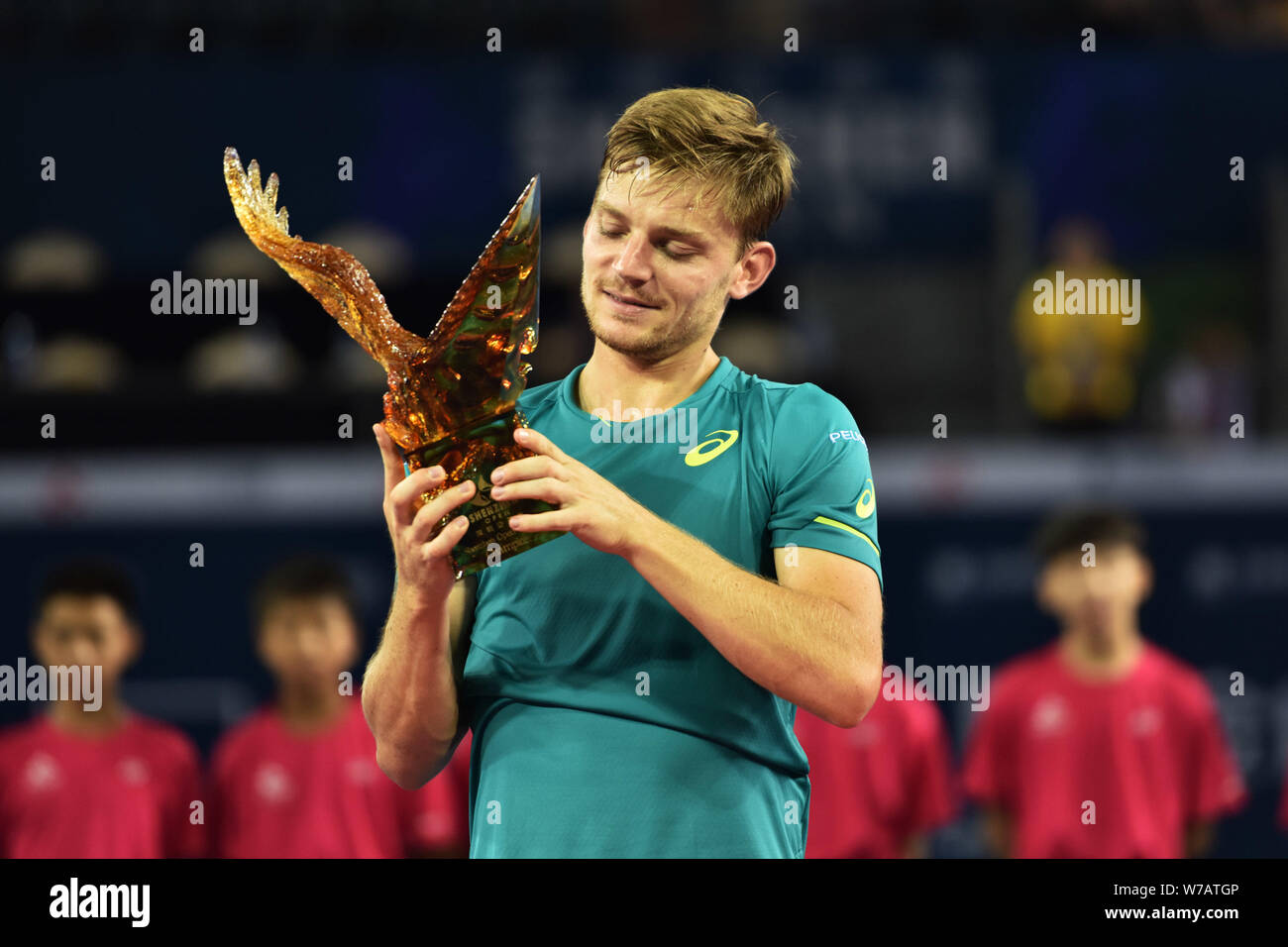 David Goffin Belgien stellt seine Trophäe nach dem Sieg über Alexandr Dolgopolov der Ukraine in ihrem letzten Spiel der männlichen Singles während der 2017 Stockfoto