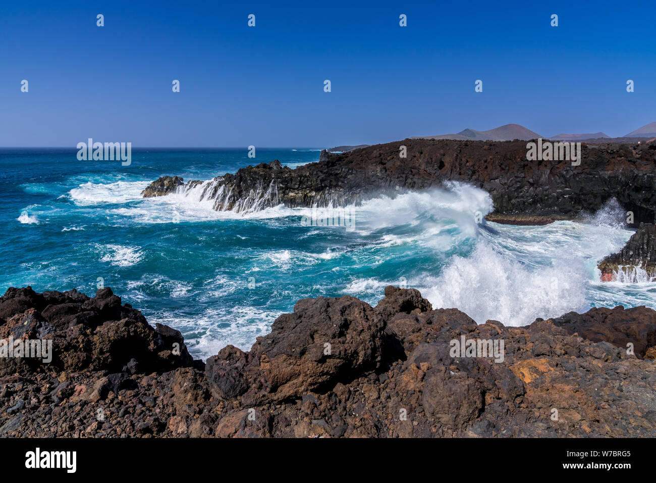 Spanien, Lanzarote, riesige Freak wave Absturz in Lava Rock Bucht von Los Hervideros Stockfoto