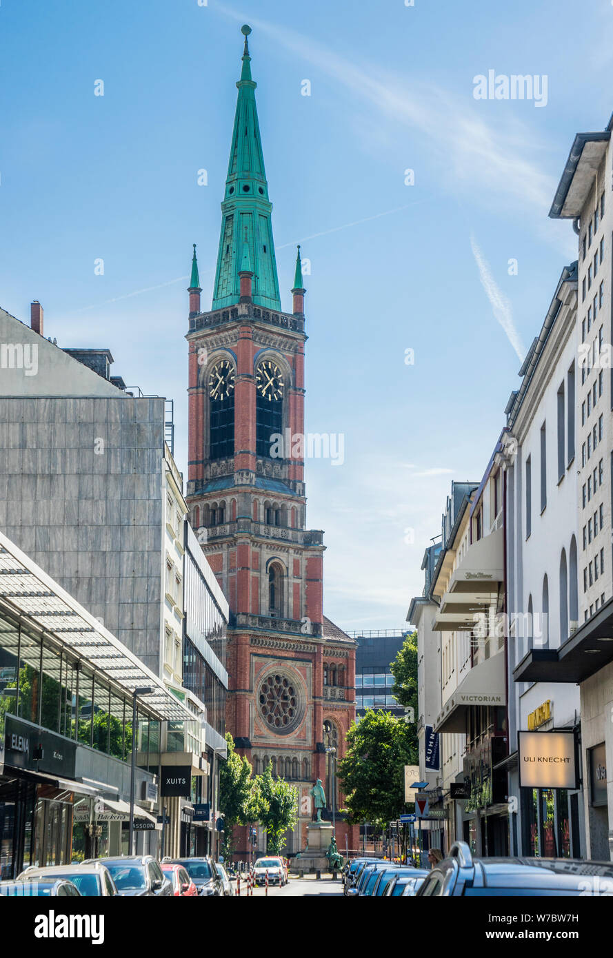 Im neuromanischen Stil St John's Kirche (Johanneskirche) von der Königstraße, Düsseldorf, Nordrhein-Westfalen, Deutschland Stockfoto