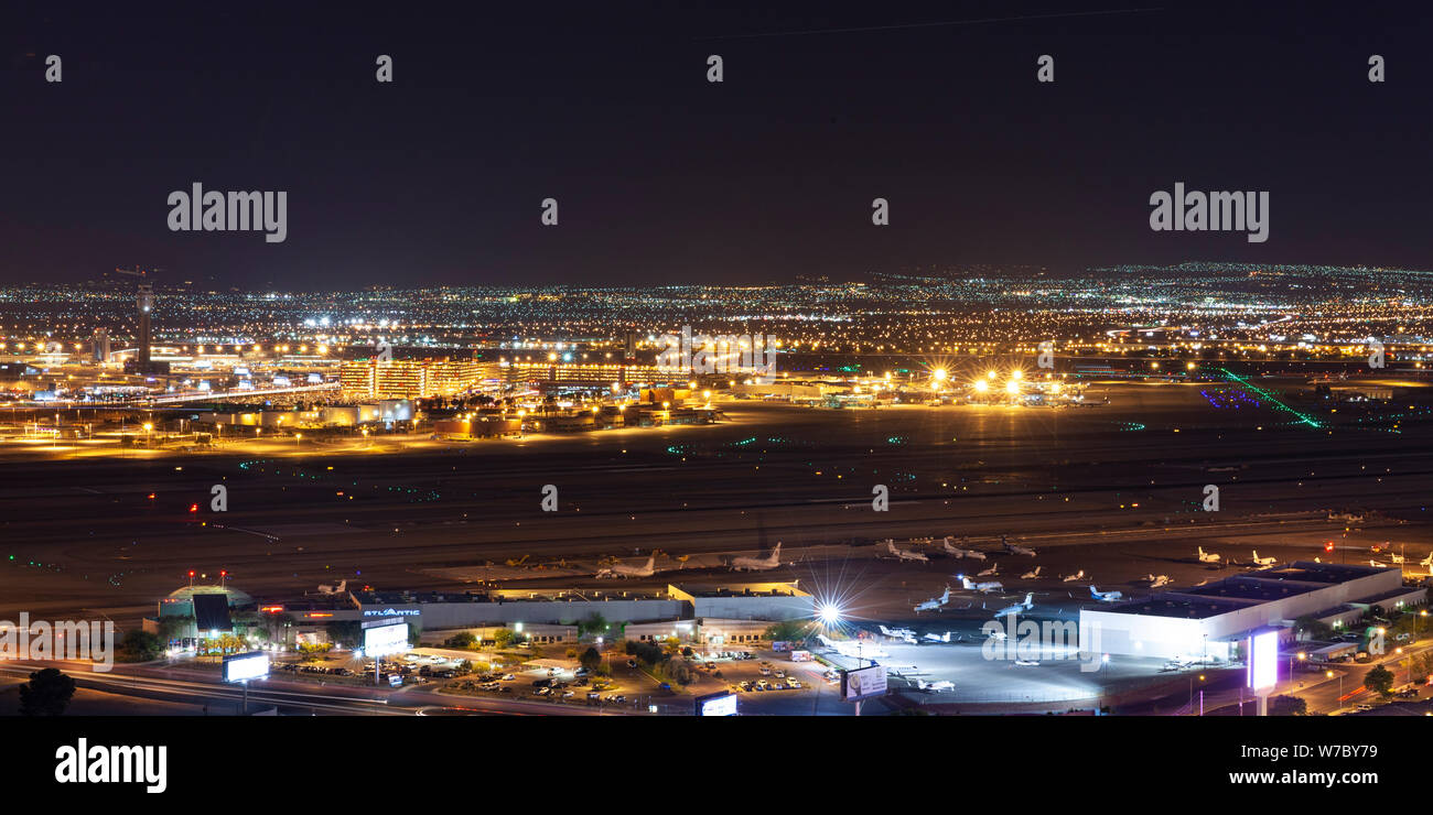 Nacht Luftbild vom McCarran International Airport in Las Vegas. Stockfoto