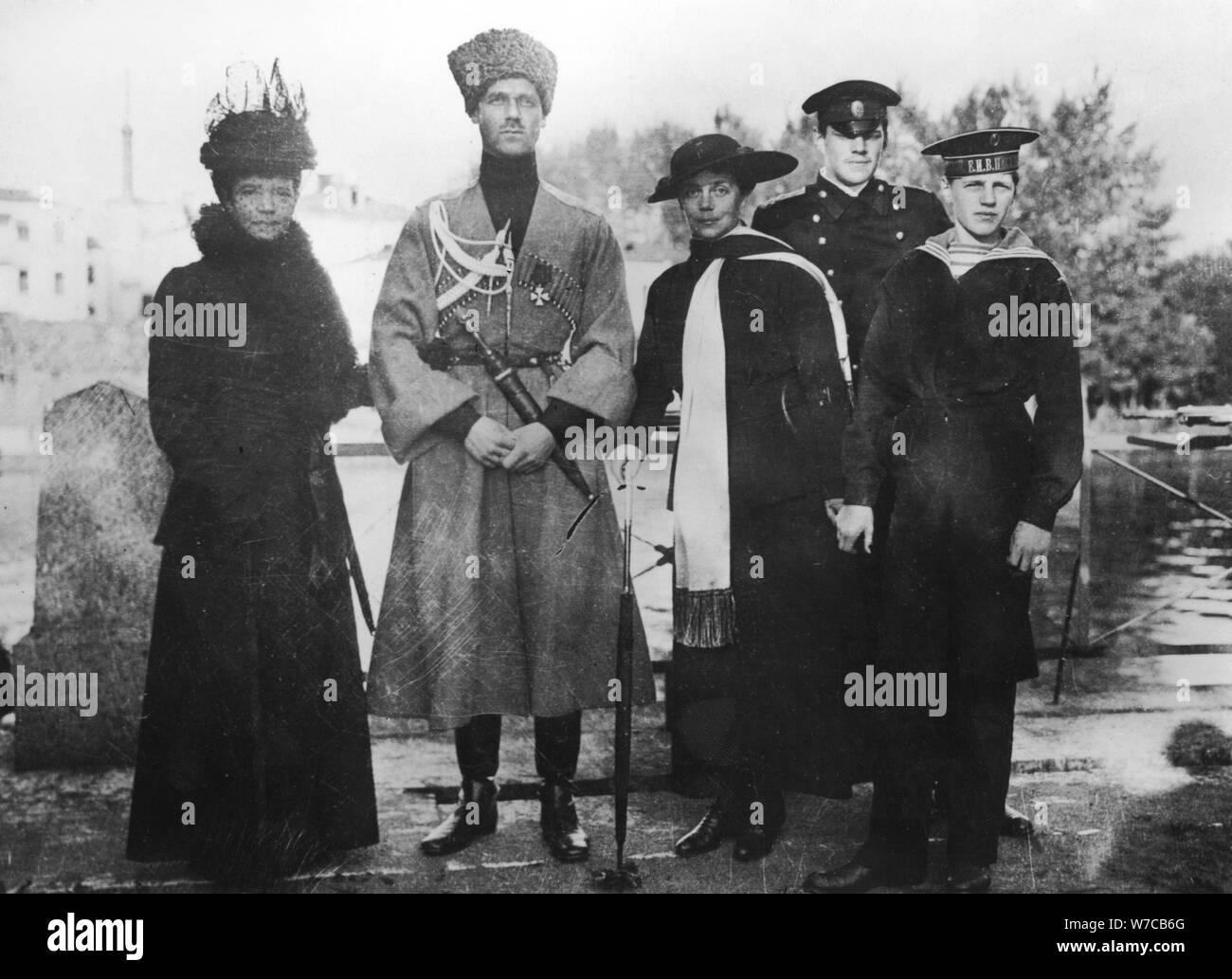 Kaiserin Maria Fyodorovna, Großfürst Michael Alexandrowitsch, Großfürstin Xenia Alexandrowna mit ch Stockfoto