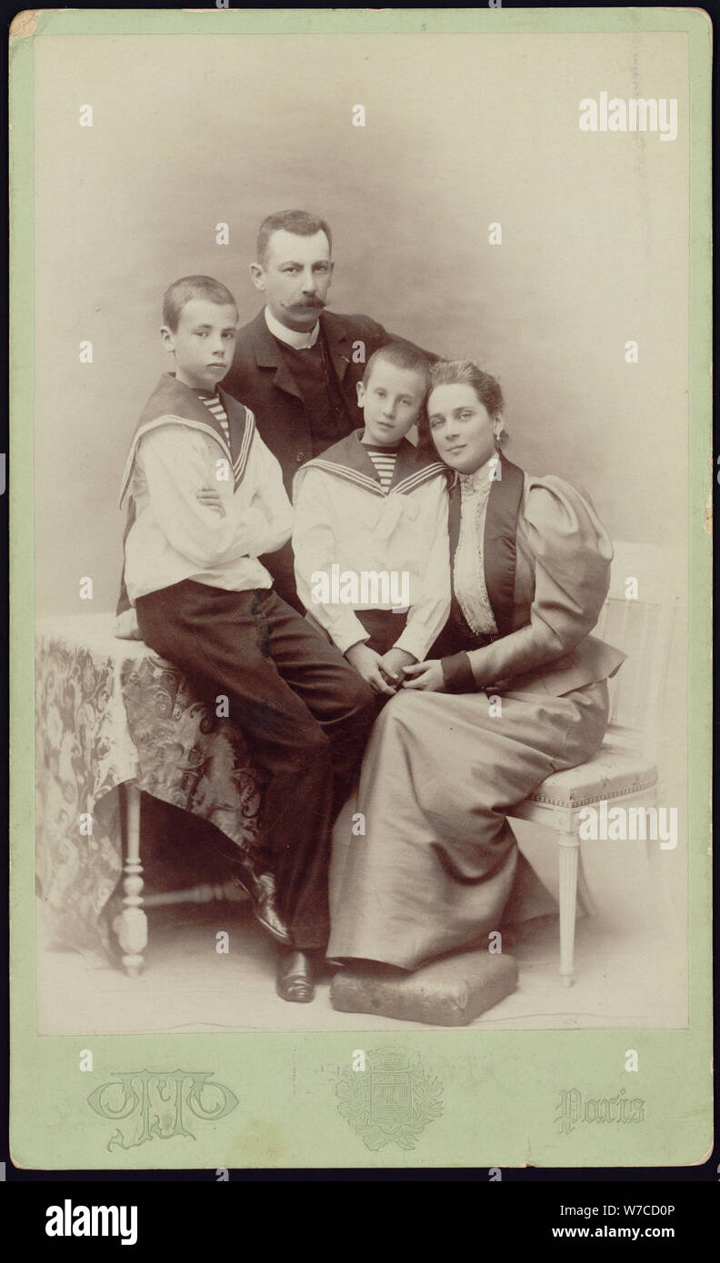 Family Portrait der Prinzessin Zenaida Yusupova, Graf Felix Sumarokov-Elston mit Söhnen Nikolai und Fel Stockfoto
