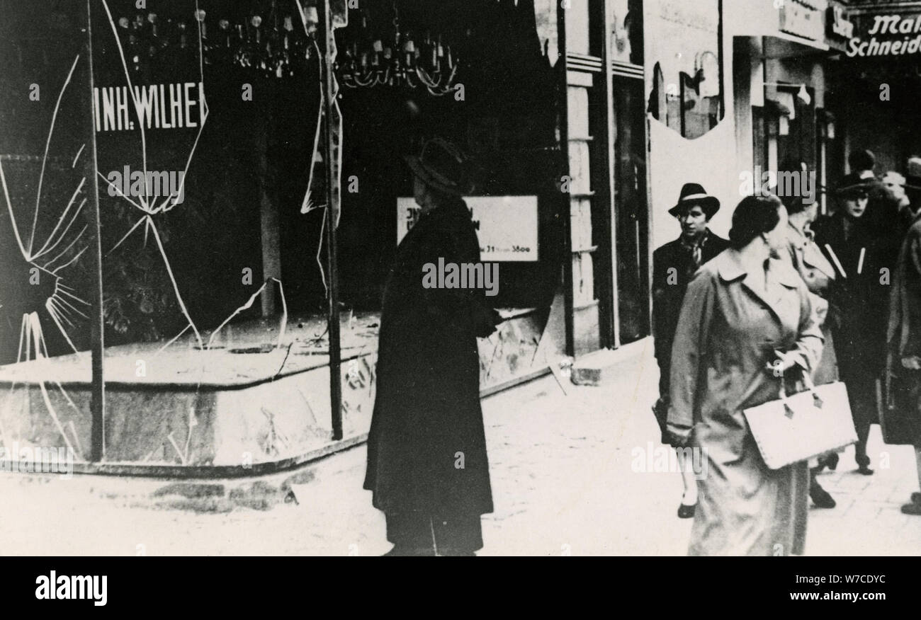 Zerstörten Jüdischen shop in Berlin, 10. November 1938. Stockfoto