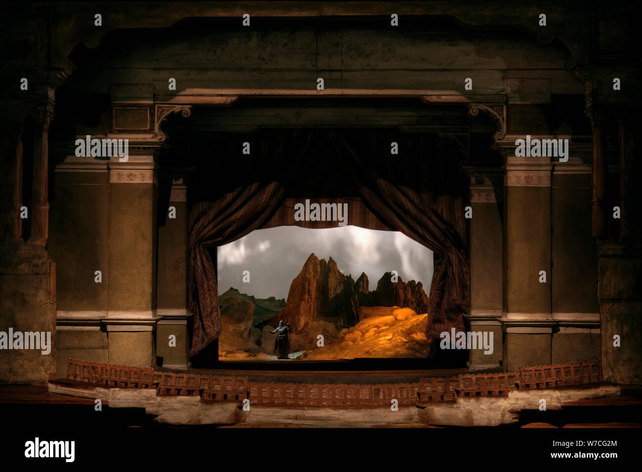 Bühnenbild für die Oper Das Rheingold von R. Wagner auf dem Festival Theater in Bayreuth, 1903. Stockfoto