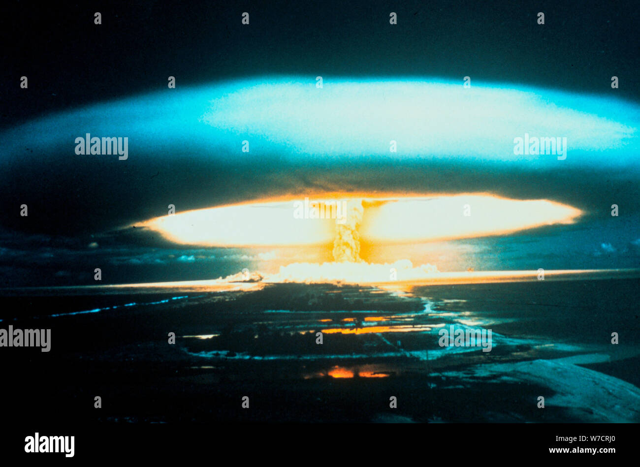 150 - megaton thermonuklearen Explosion, Bikini Atoll, 1. März 1954. Artist: Unbekannt Stockfoto
