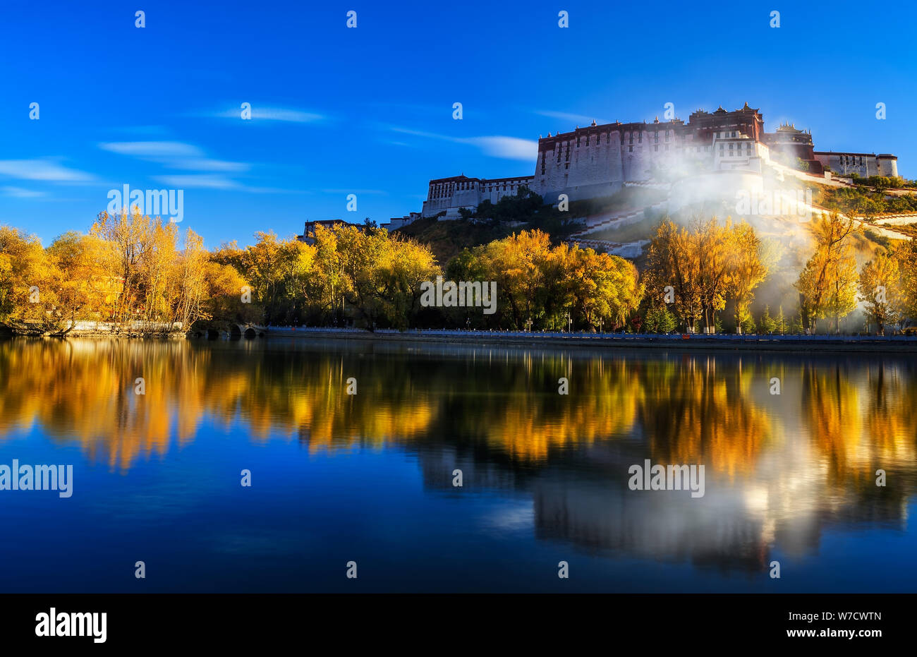 ------ Landschaft der Potala Palast in Lhasa, im Südwesten Chinas Autonomen Region Tibet, 19. Oktober 2017. Mehr als 100 Sehenswürdigkeiten Stockfoto