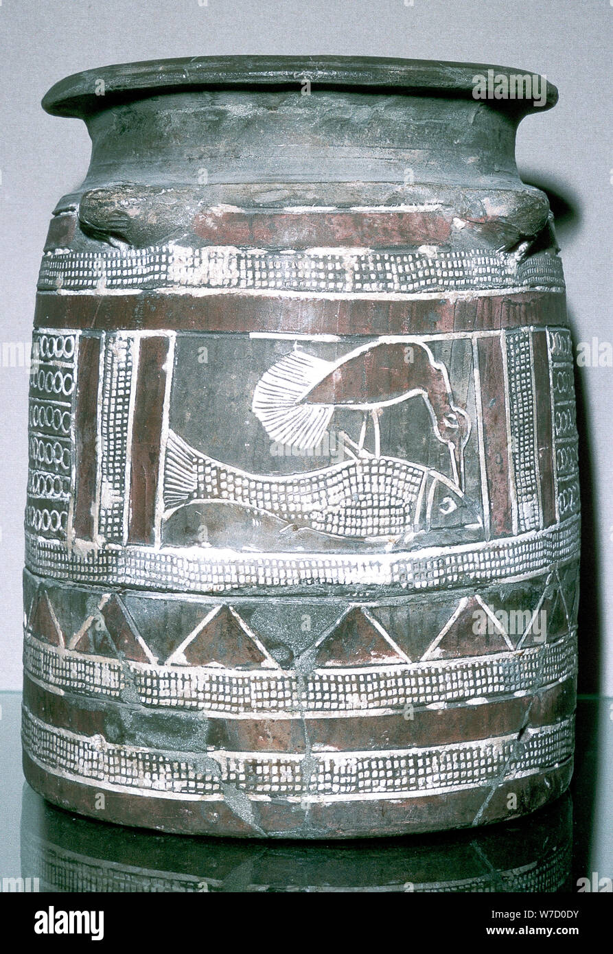 Terrakottatopf mit Motiv der Vogel essen Fisch, Susa, c 2000 - c 1940 BC. Artist: Unbekannt Stockfoto