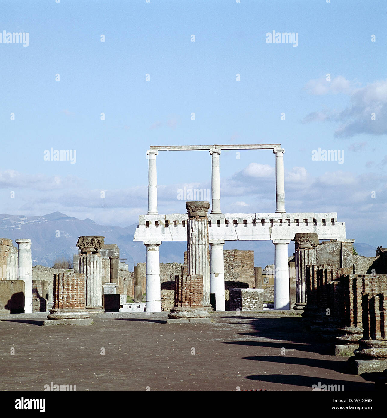 Spalten der Kolonnade rund um die Forumdanc, Pompeji, Italien. Artist: Unbekannt Stockfoto