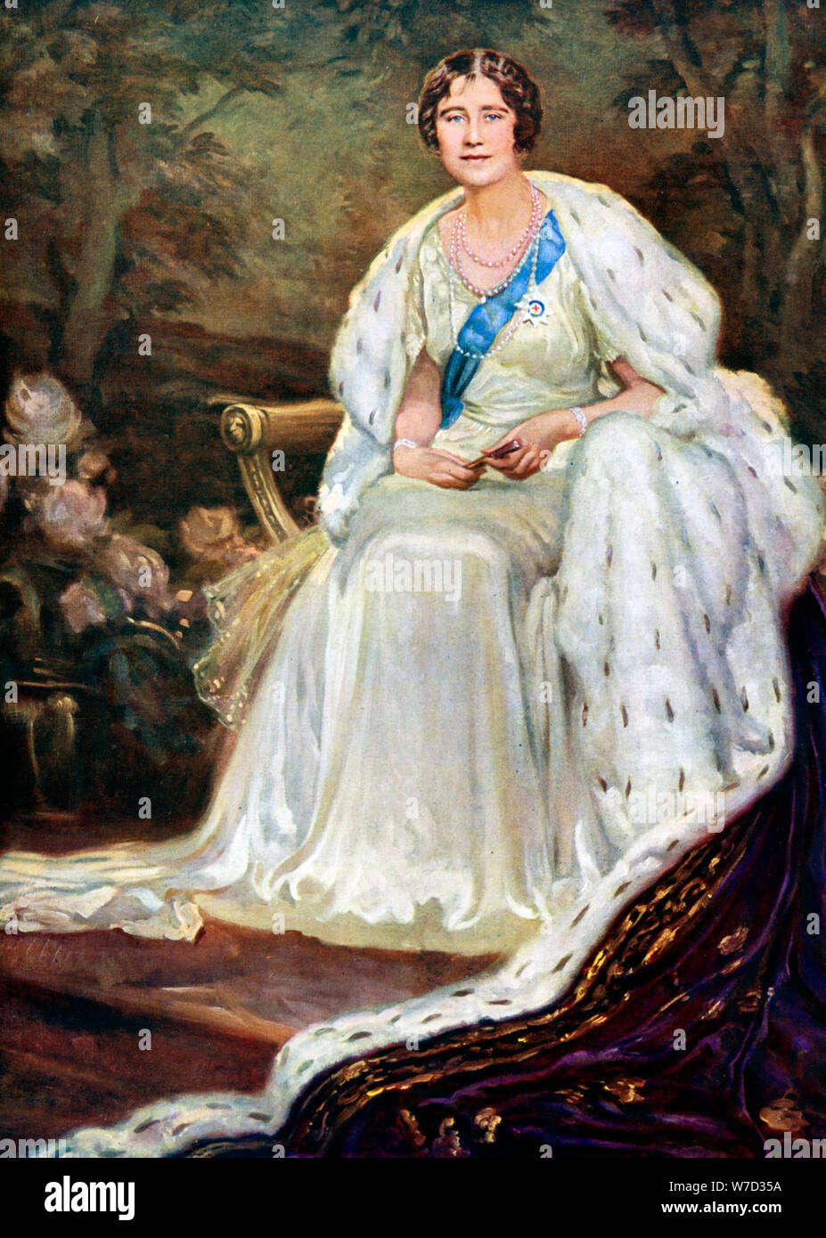 Queen Elizabeth im Coronation Roben, 1937. Artist: Unbekannt Stockfoto
