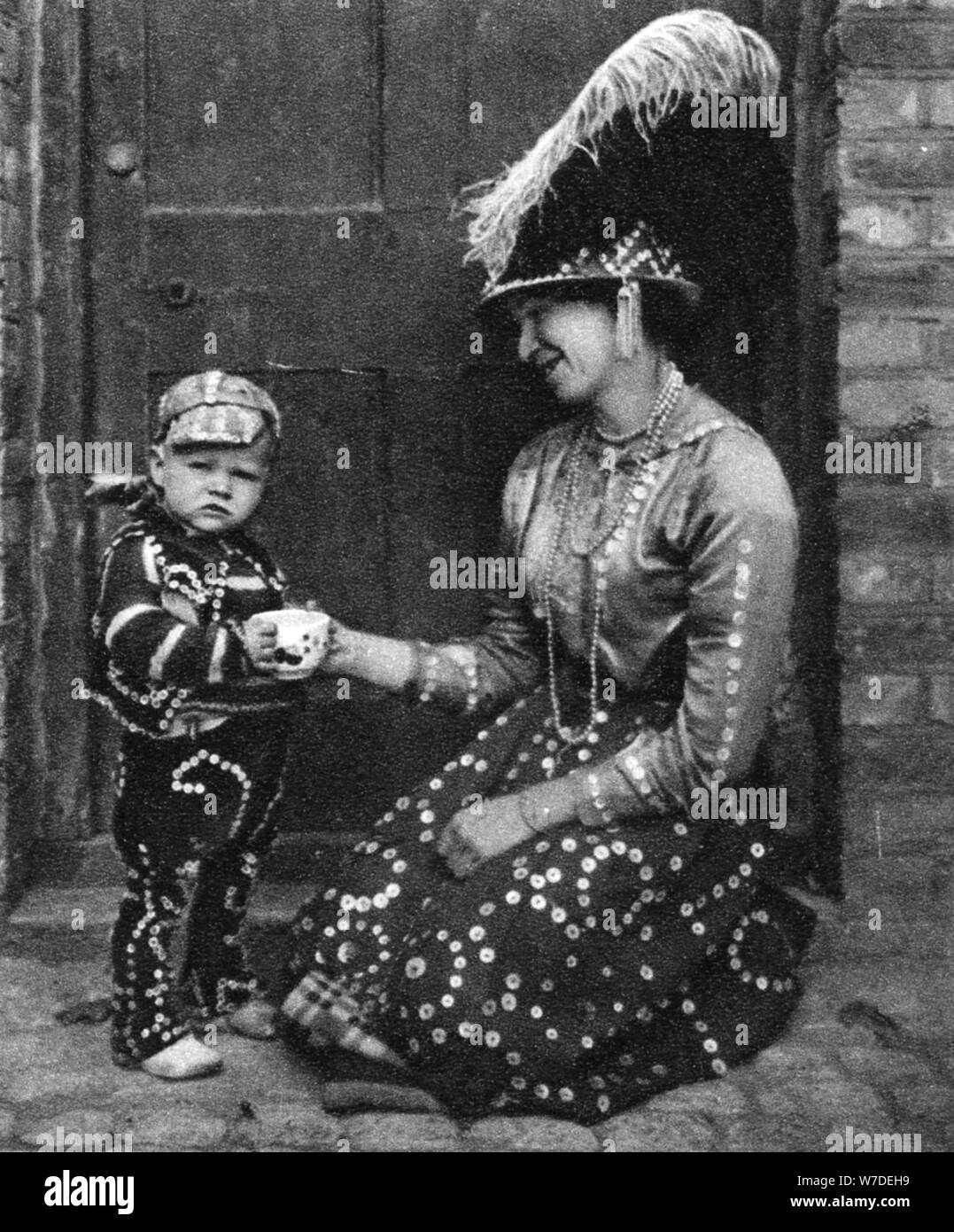 Pearly Pearly Queen und Prince, London, 1926-1927. Artist: Hoppe Stockfoto
