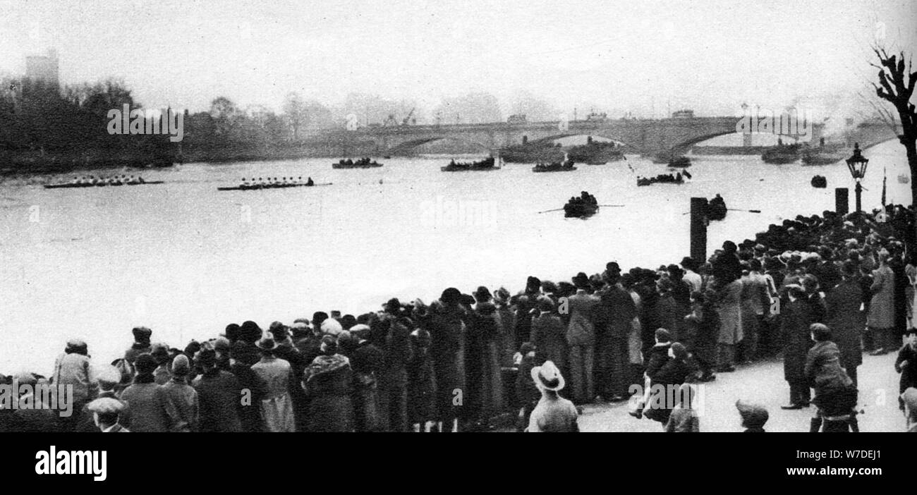 Start der Oxford und Cambridge Boat Race, London, 1926-1927. Artist: Unbekannt Stockfoto