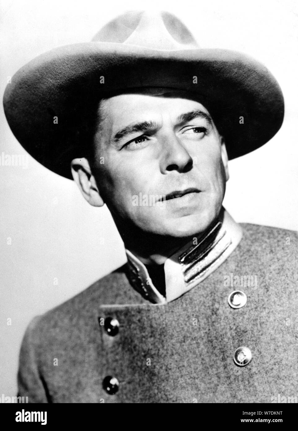 Ronald Reagan in einer seiner ehemaligen westlichen Film rollen, c 1950. Artist: Unbekannt Stockfoto