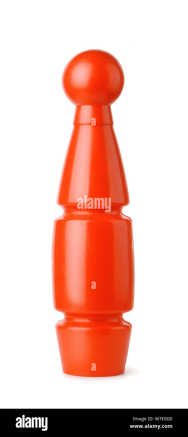 Vorderansicht des roten Kunststoff Spielzeug bowling Kegelbahn pin isoliert auf weißem Stockfoto