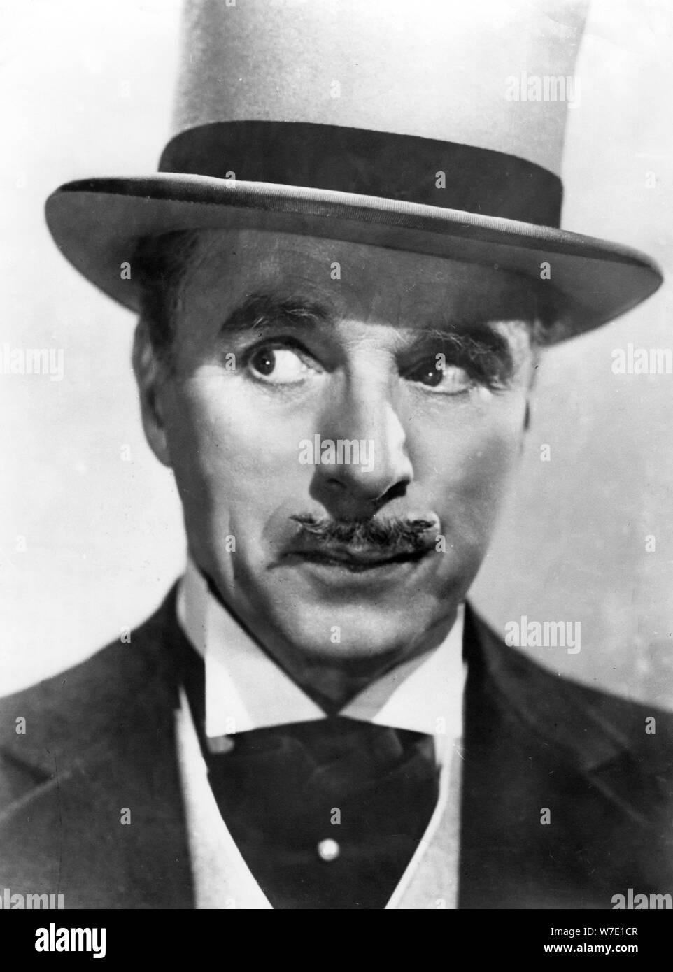 Welche art von schnurrbart trug charlie chaplin