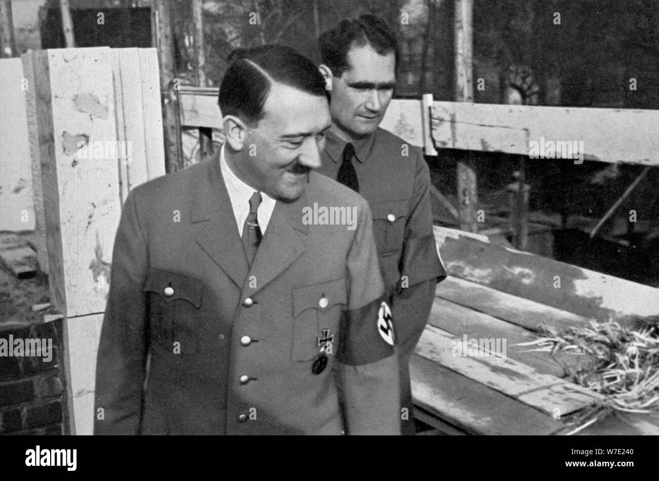 Adolf Hitler und Rudolf Hess besuchen Sie das Gebäude des Führers Gebäude in München, Deutschland, 1936. Artist: Unbekannt Stockfoto