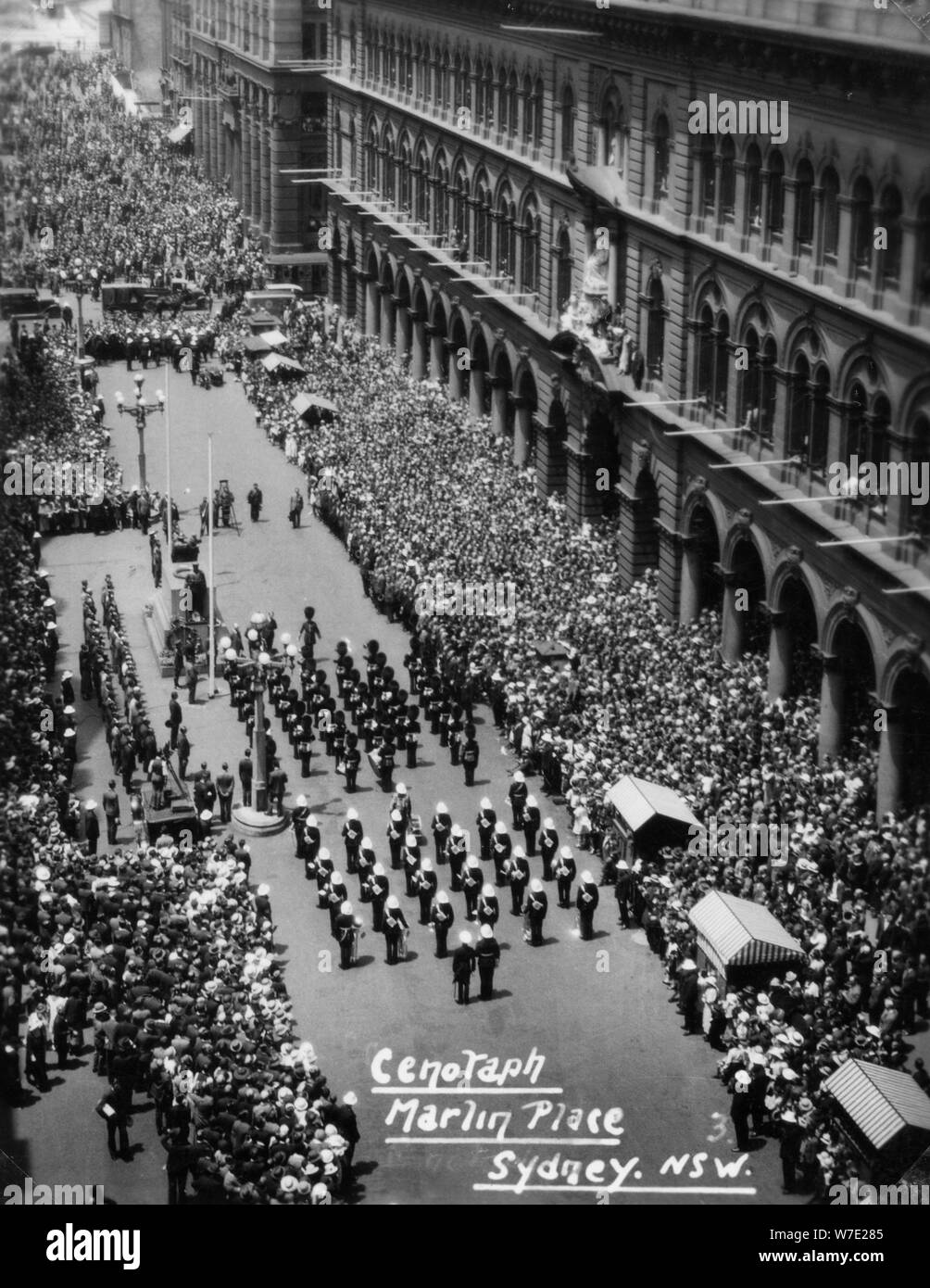 Parade am Ehrenmal, Martin Place, Sydney, New South Wales, 1945 oder 1946. Artist: Unbekannt Stockfoto