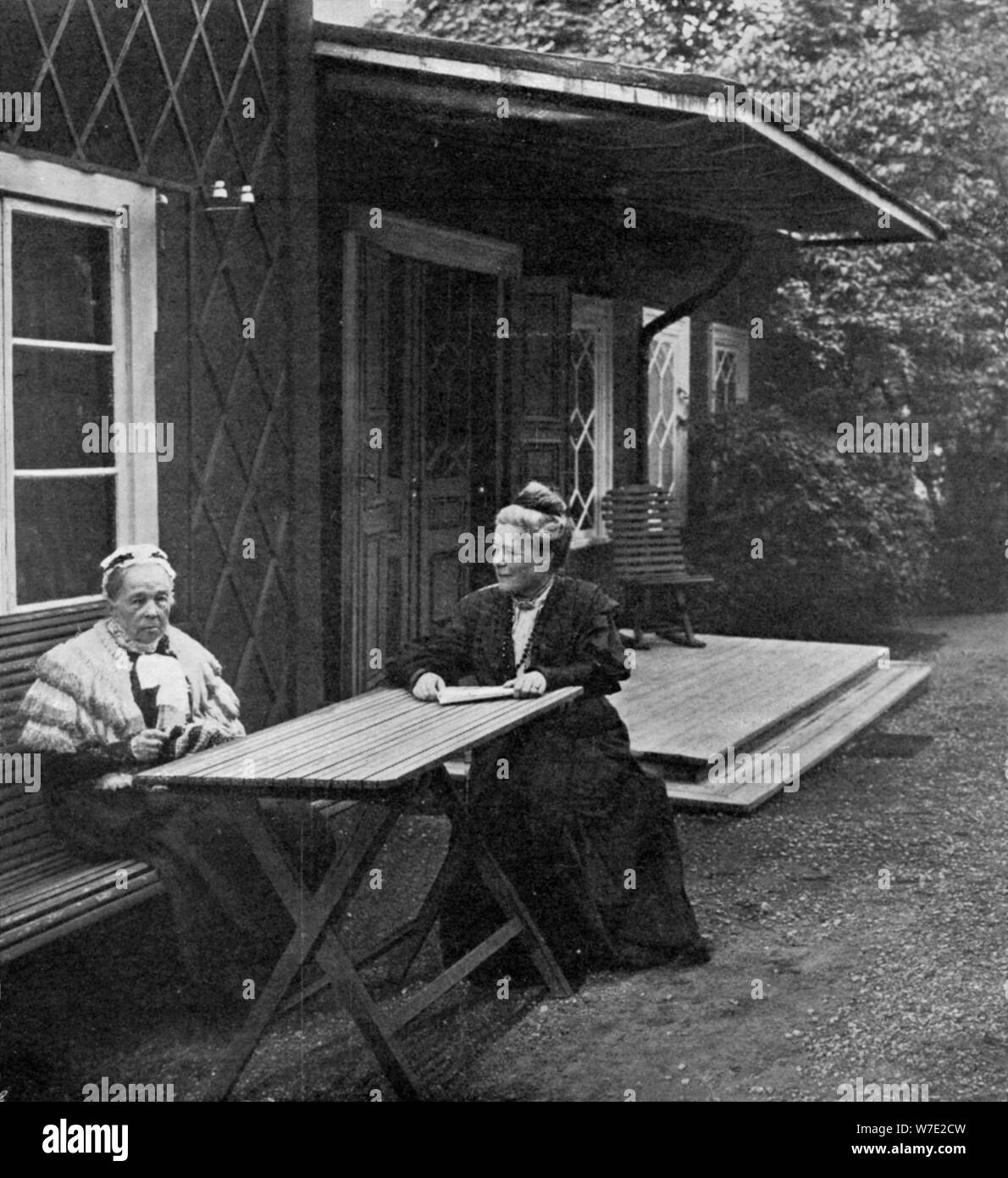 Der schwedische Autor Selma Lagerlöf und ihre Mutter, Louise, 1909. Artist: Unbekannt Stockfoto