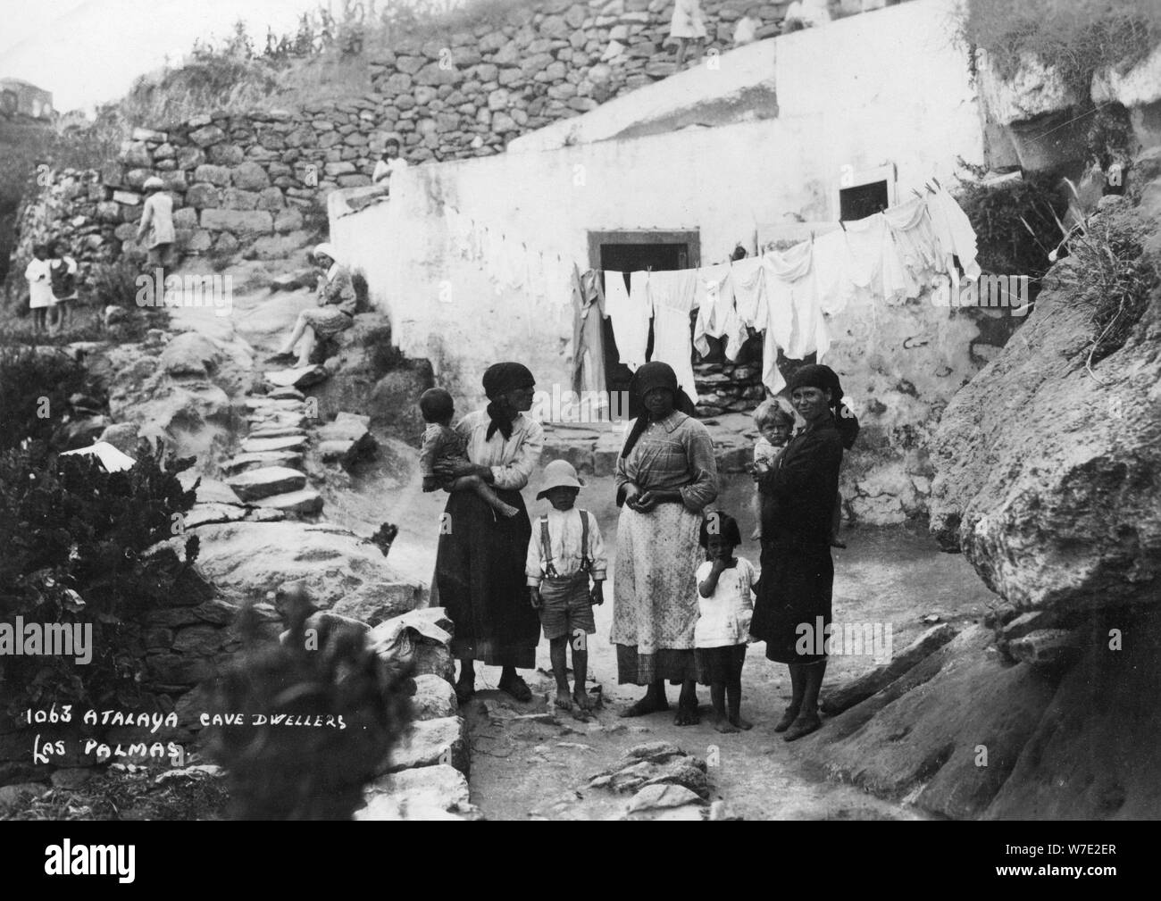 Höhlenbewohner, Atalaya, Las Palmas, Gran Canaria, Kanarische Inseln, Spanien, c 1920 s-c 1930s (?). Artist: Unbekannt Stockfoto