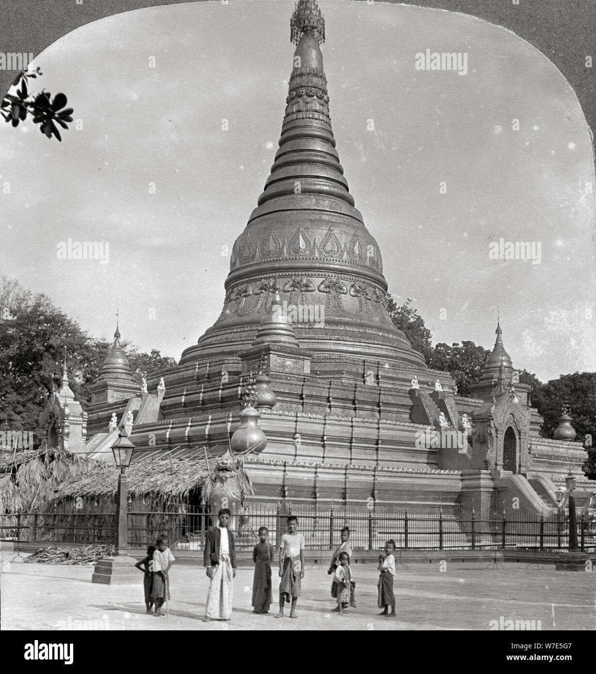 Die aindow Yak Pagode, Mandalay, Myanmar, 1908. Artist: Stereo Reisen Co Stockfoto