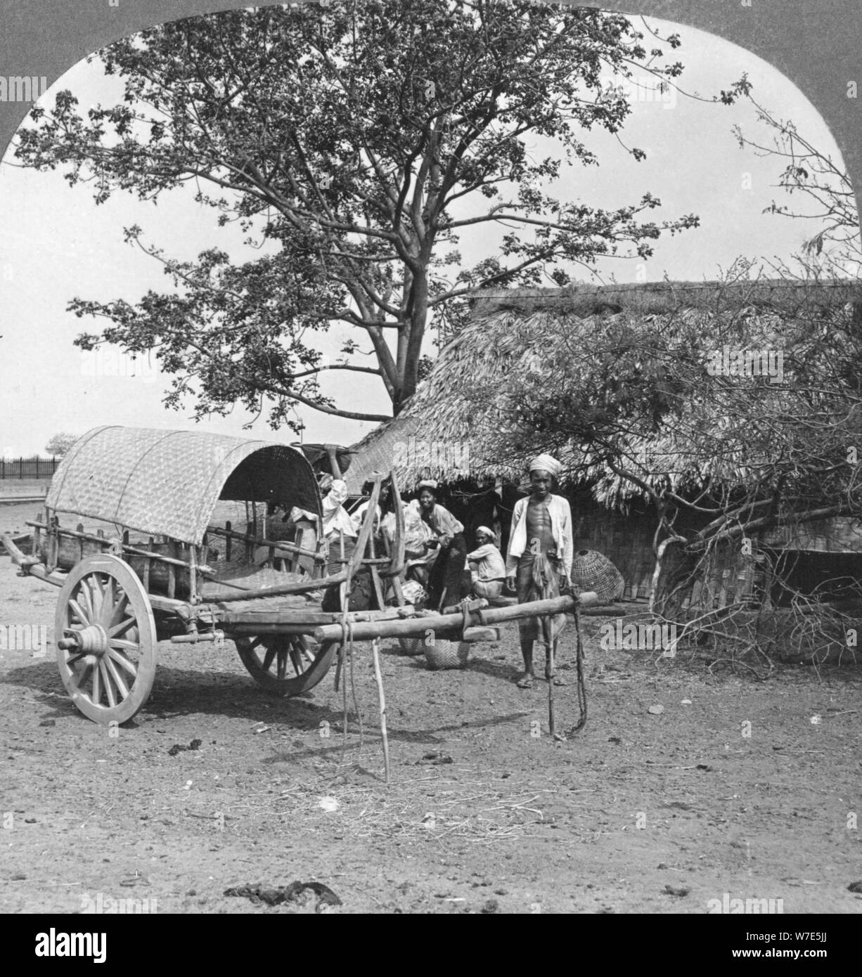Dorf Haus gebaut aus Bambus und Blätter, Burma, 1908. Artist: Stereo Reisen Co Stockfoto