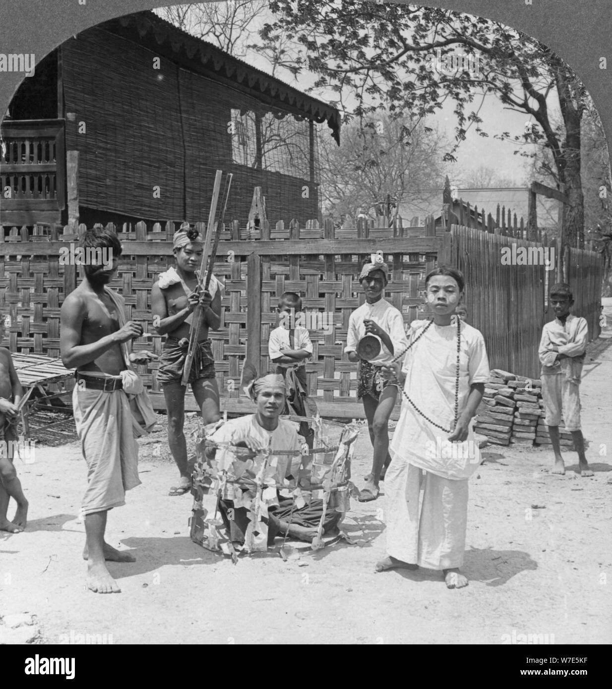 Szene während eines Festivals, Burma, 1908. Artist: Stereo Reisen Co Stockfoto