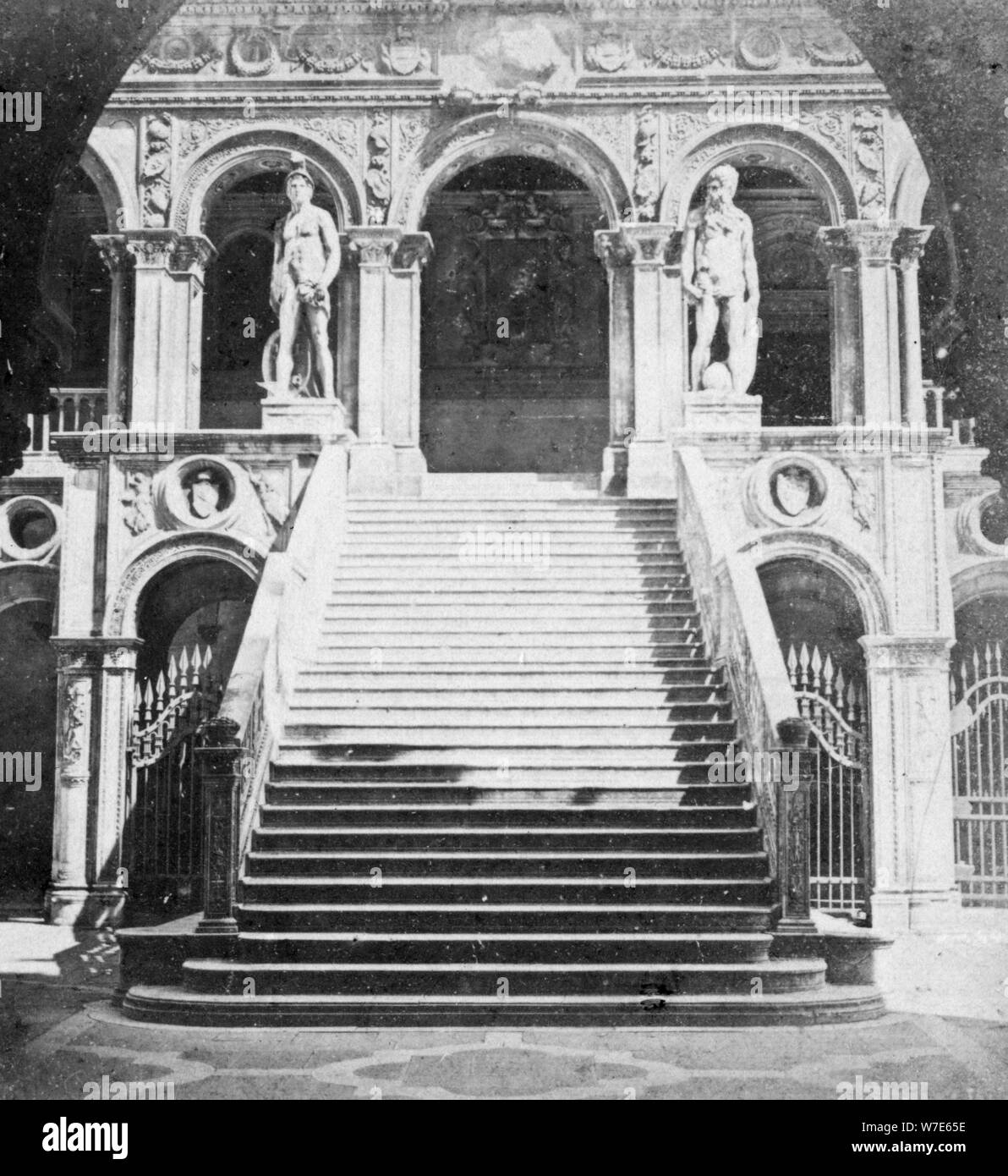 Riesen" Treppe, Doge's Palace, Venedig, Italien, aus dem späten 19. oder frühen 20. Jahrhundert. Artist: Unbekannt Stockfoto