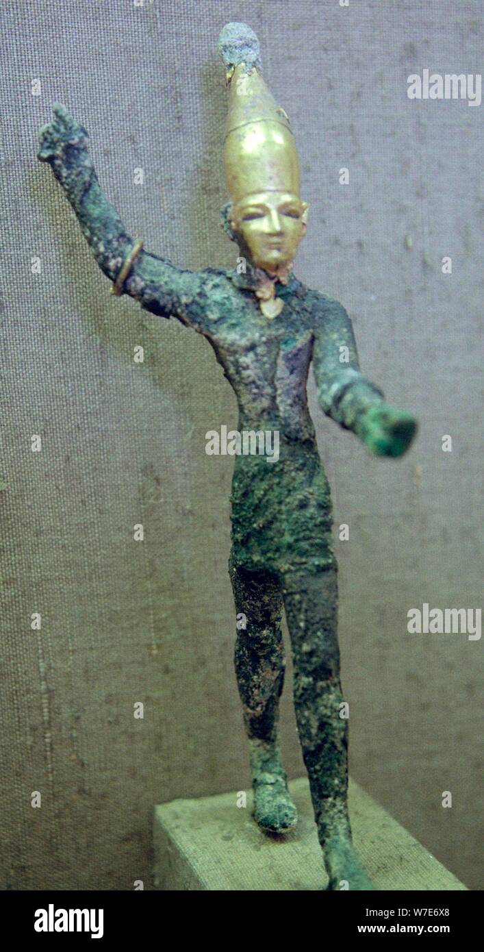 Gold und Bronze Statue von Baal hurling a Thunderbolt. Artist: Unbekannt Stockfoto