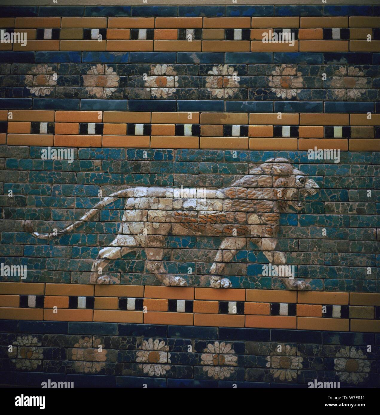 Glasierte Ziegel Relief eines Löwen auf das Ischtar-tor, 7. Jahrhundert v. Chr. Artist: Unbekannt Stockfoto