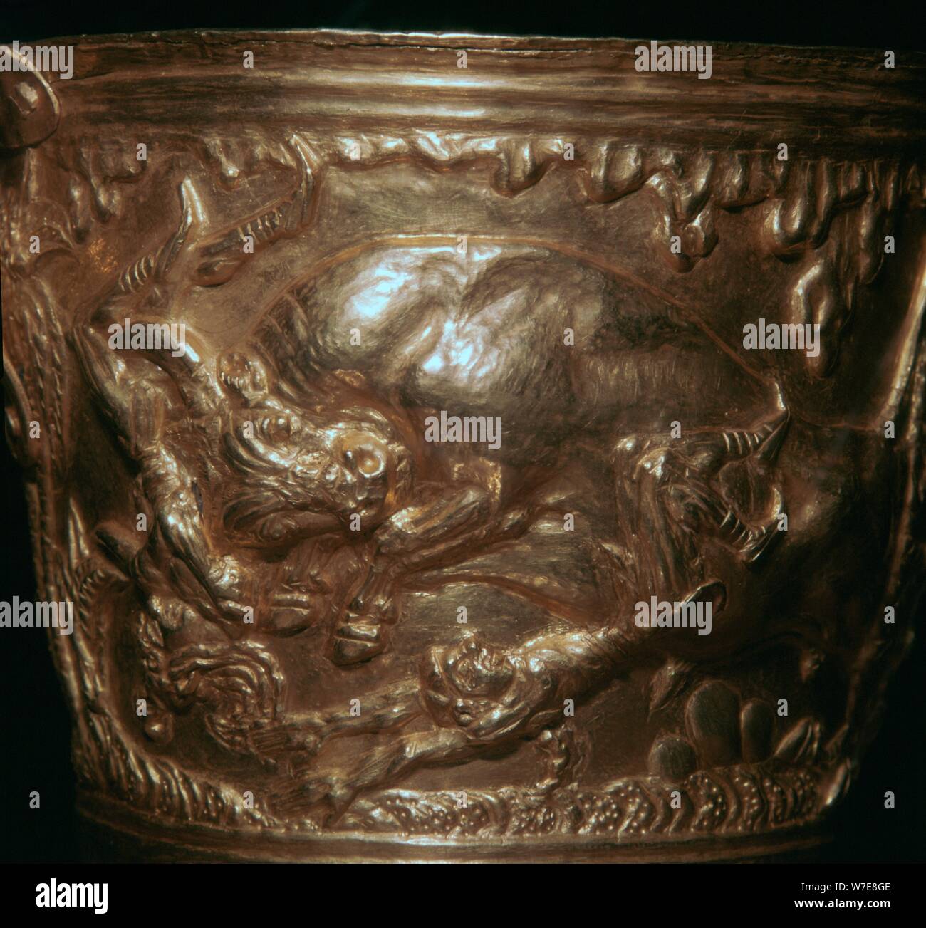 Gold griechische Schale mit einem wilden Stier Motiv, 15. Jahrhundert v. Chr.. Artist: Unbekannt Stockfoto