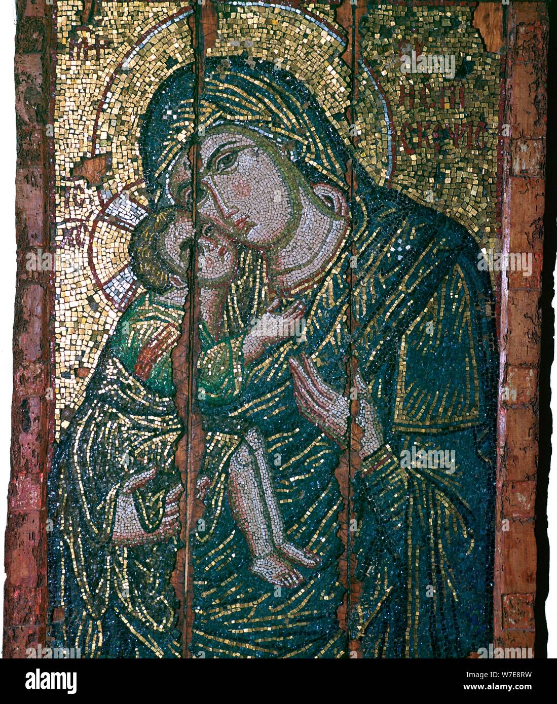 Byzantinisches Mosaik der Jungfrau mit dem Kind, aus dem 14. Jahrhundert. Artist: Unbekannt Stockfoto