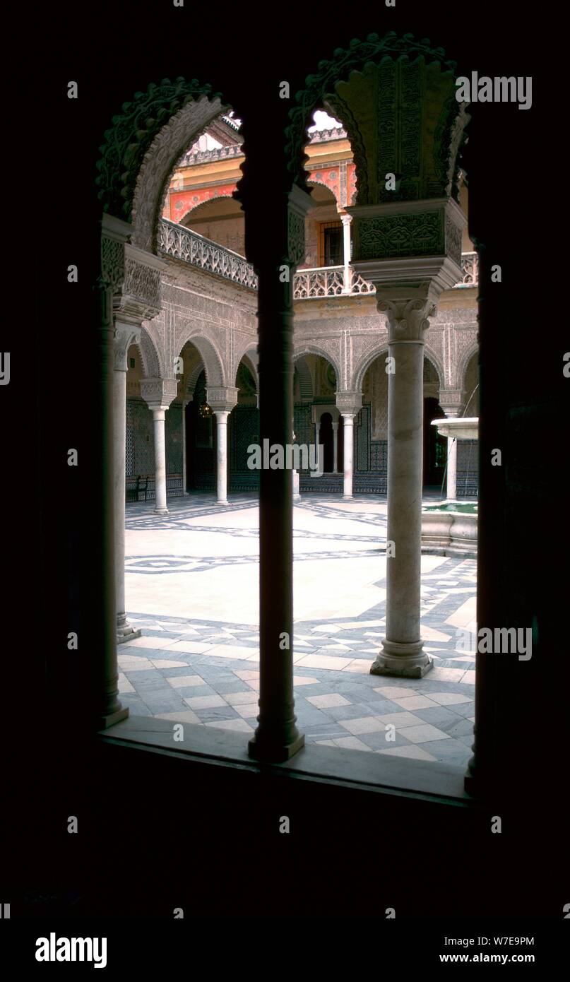 Blick in den Innenhof der Casa de Pilatos, aus dem 15. Jahrhundert. Artist: Unbekannt Stockfoto