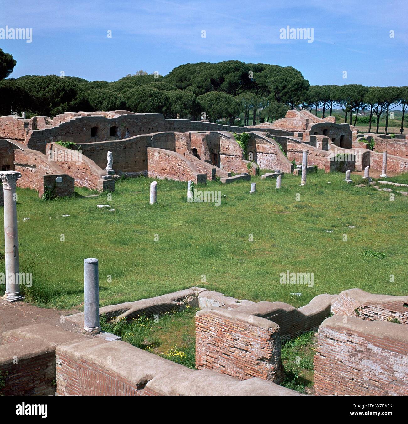Gebäude in Ostia, dem wichtigsten Hafen von Rom, 2. Artist: Unbekannt Stockfoto
