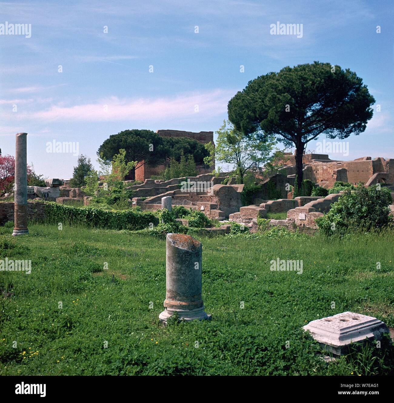 Häuser und öffentlichen Gebäude in den römischen Hafen von Ostia, 2. Jahrhundert. Artist: Unbekannt Stockfoto