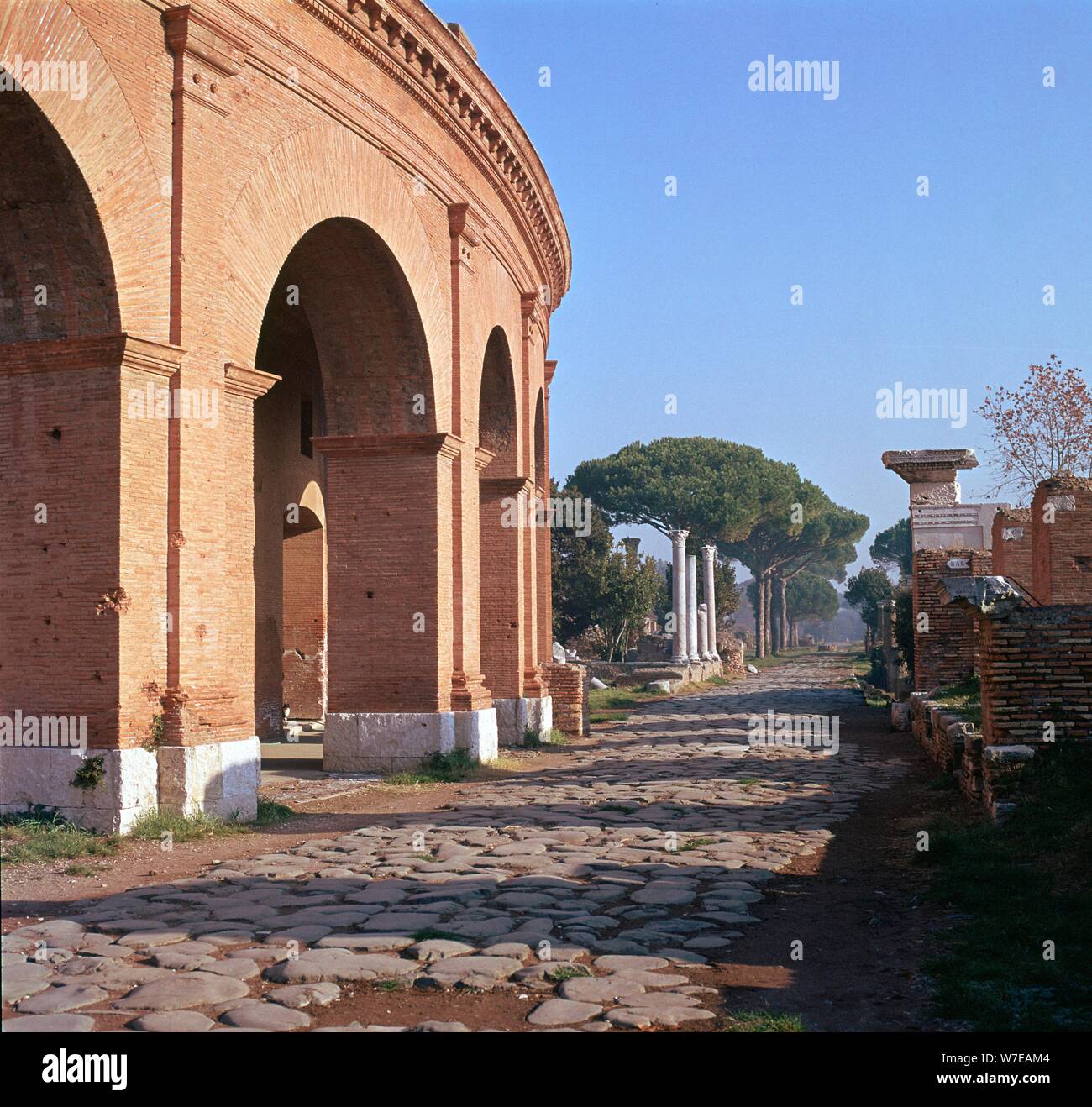 Eine Straße in der römischen Hafen von Ostia, 1. Jahrhundert. Artist: Unbekannt Stockfoto