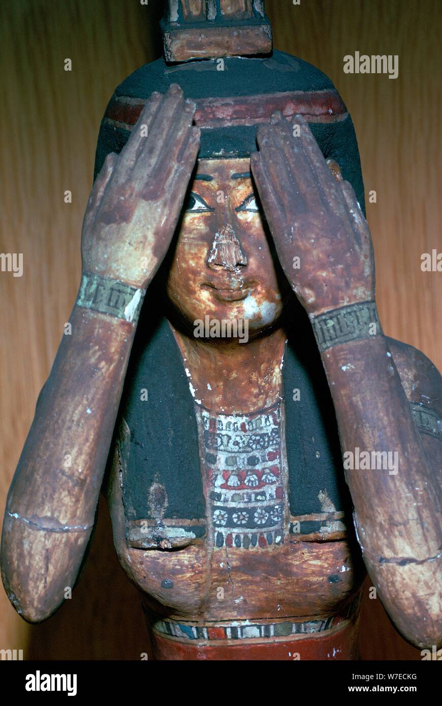 Holzfigur der ägyptischen Göttin Nepthys, aus dem 15. Jahrhundert. Artist: Unbekannt Stockfoto