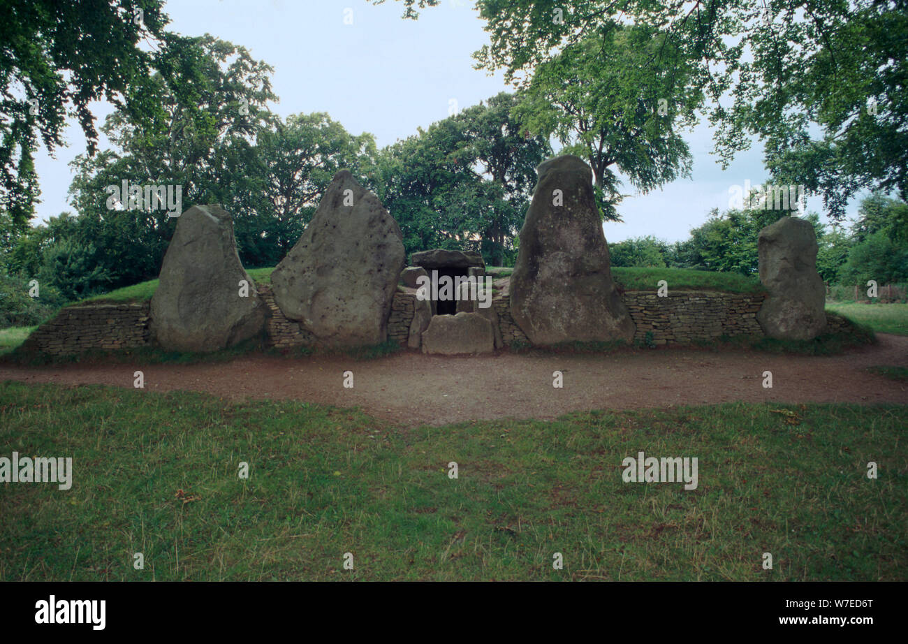 Die Wayland Smithy neolithischen Long Barrow, 36th century BC. Artist: Unbekannt Stockfoto