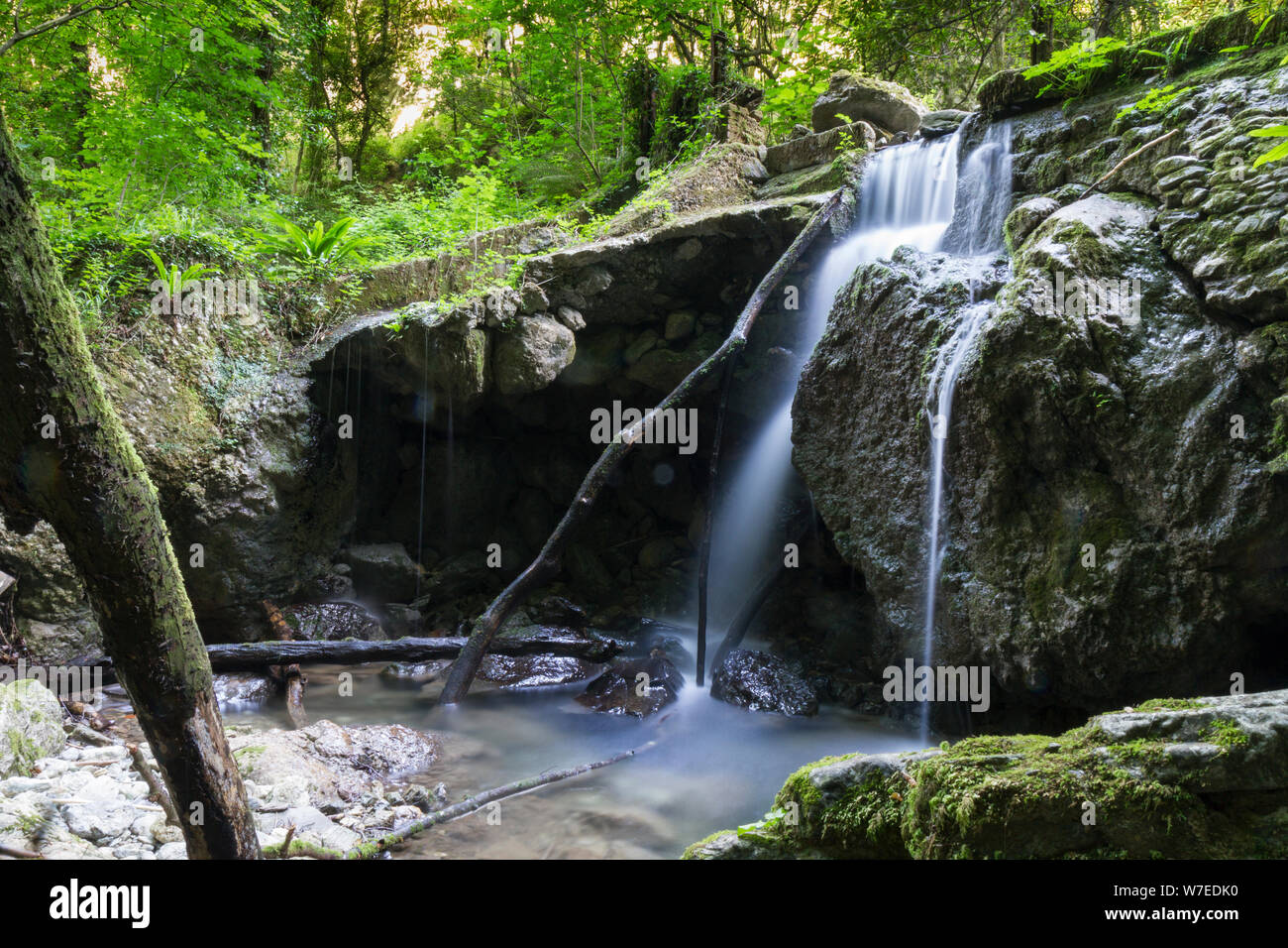 Landschaft: Italien, Wasserfälle auf dem Stream in der Nähe von Florenz - lange Belichtung Stockfoto