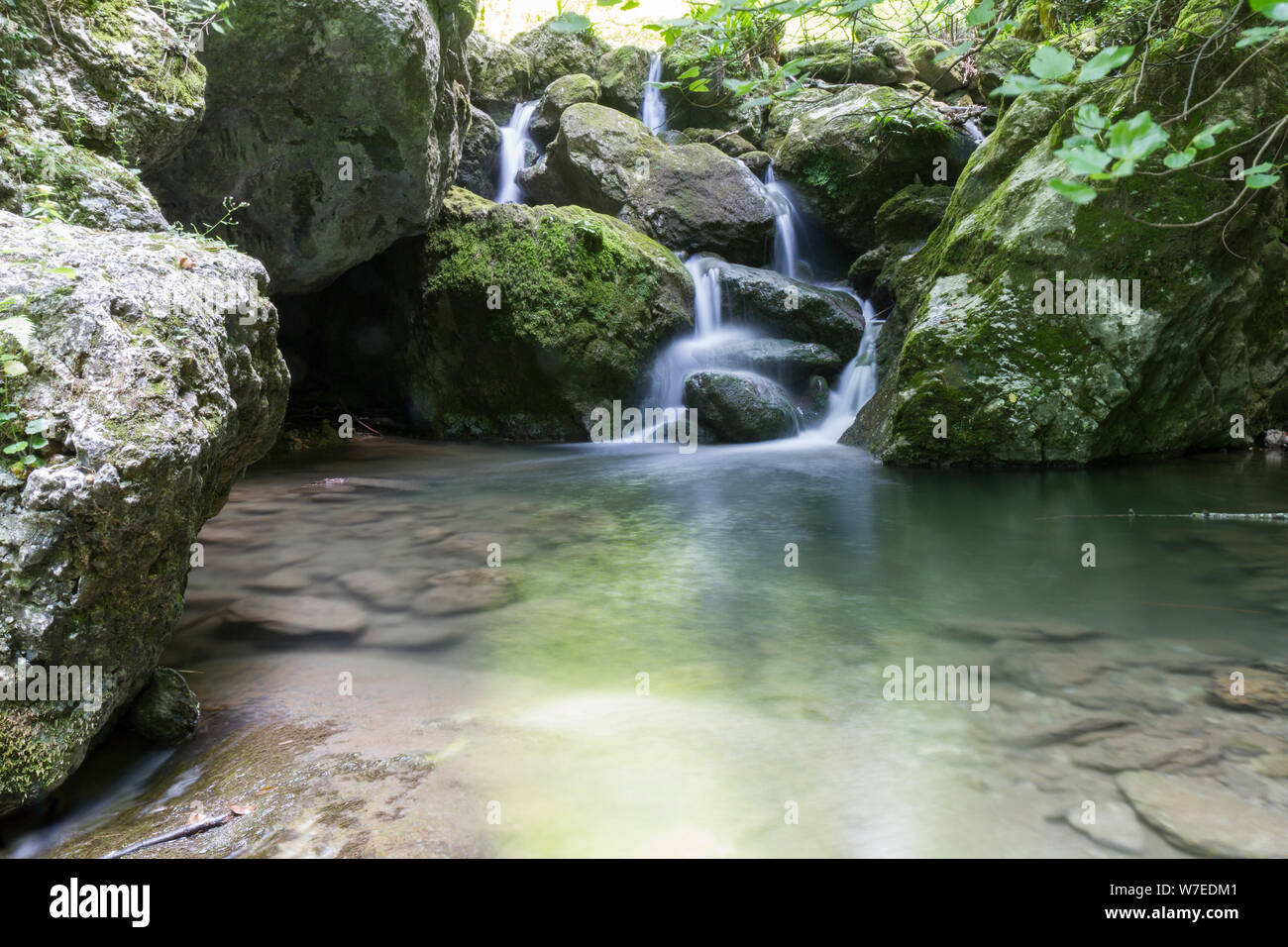 Landschaft: Italien, Wasserfälle auf dem Stream in der Nähe von Florenz - lange Belichtung Stockfoto