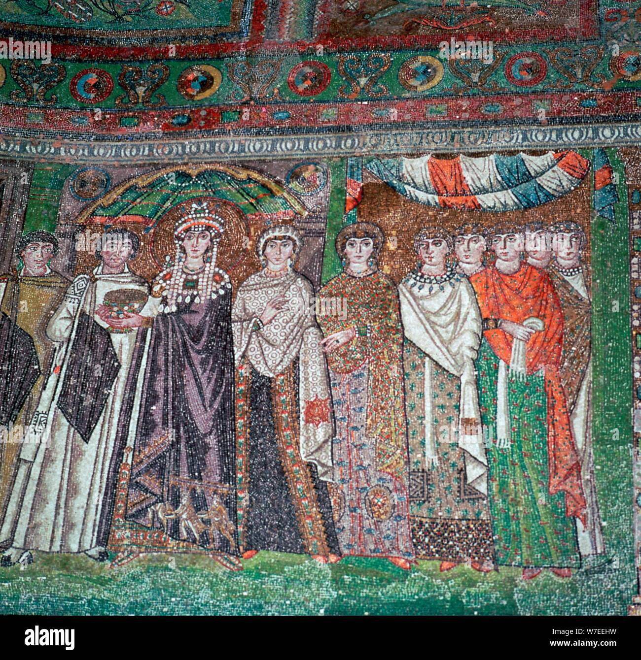 Mosaik der Kaiserin Theodora und ihr Hof, 6. Jahrhundert. Artist: Unbekannt Stockfoto