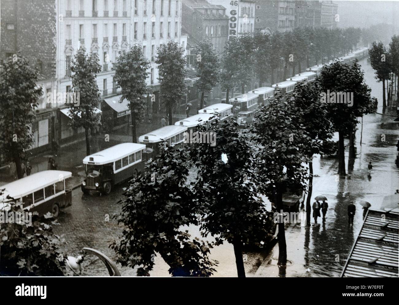 Anforderung von Paris Busse für den militärischen Gebrauch, Porte de la Villette, Weltkrieg II, c 1940 - c 1944. Artist: Unbekannt Stockfoto