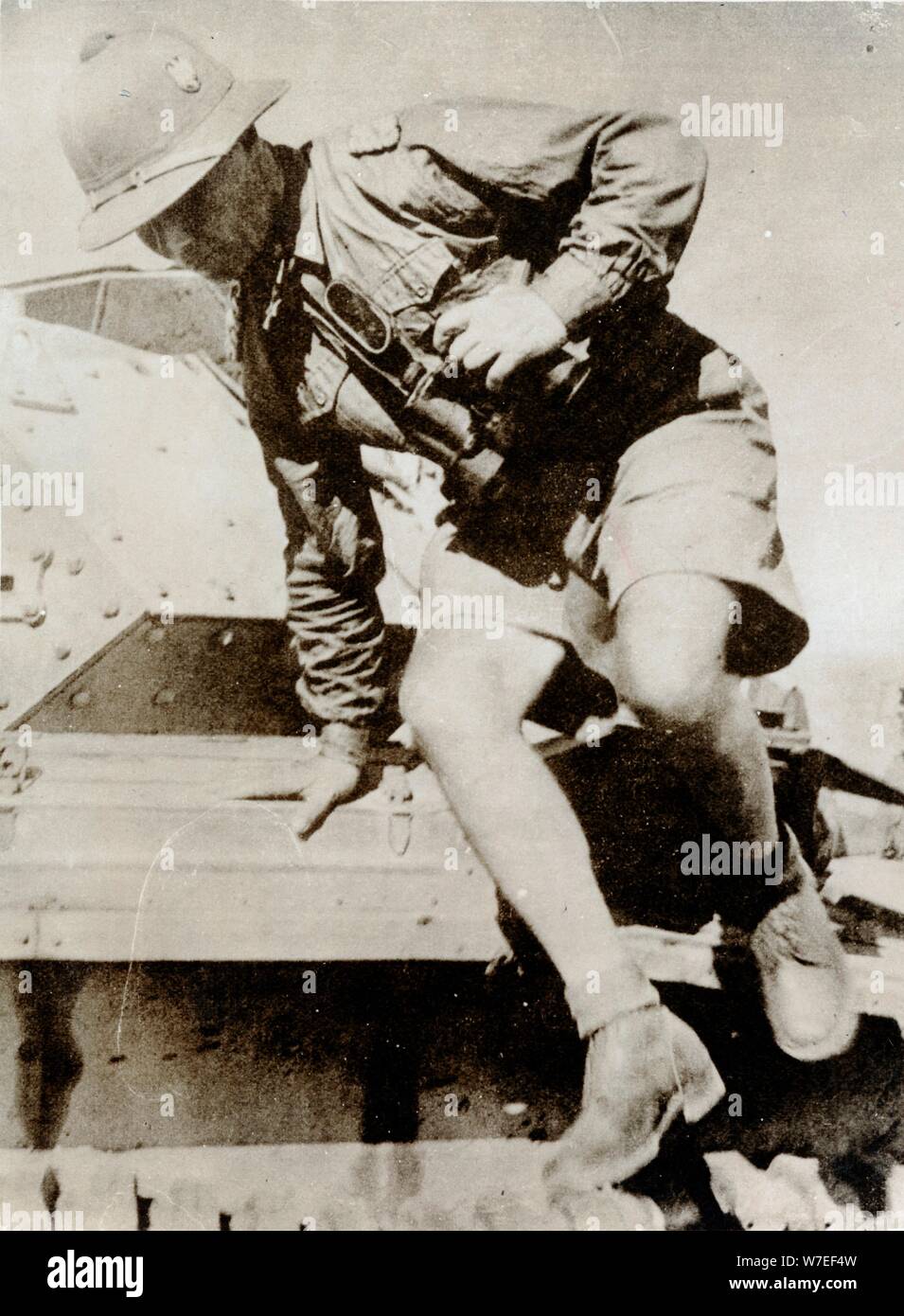 Deutscher General Erwin Rommel in einem Tank, Libyen, Weltkrieg II, 1941. Artist: Unbekannt Stockfoto