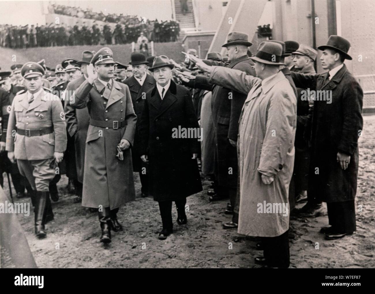 Ns-Stellvertreter des Führers Rudolf Hess öffnet den Mittellandkanal, Deutschland, Oktober 1938. Artist: Unbekannt Stockfoto