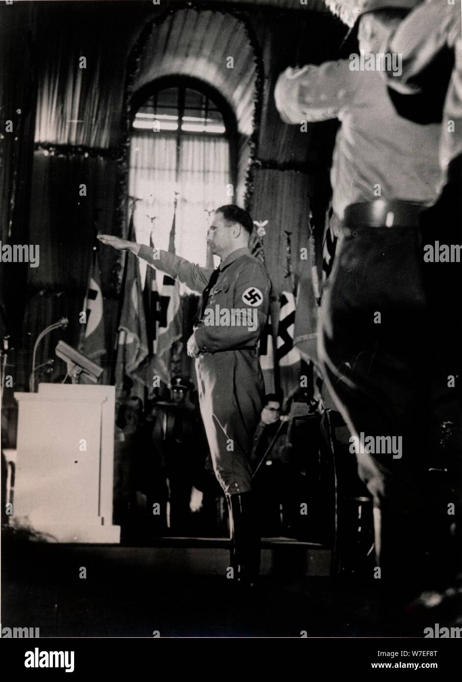 Ns-Stellvertreter des Führers Rudolf Hess auf einer Party treffen, Nürnberg, September 1936. Artist: Unbekannt Stockfoto