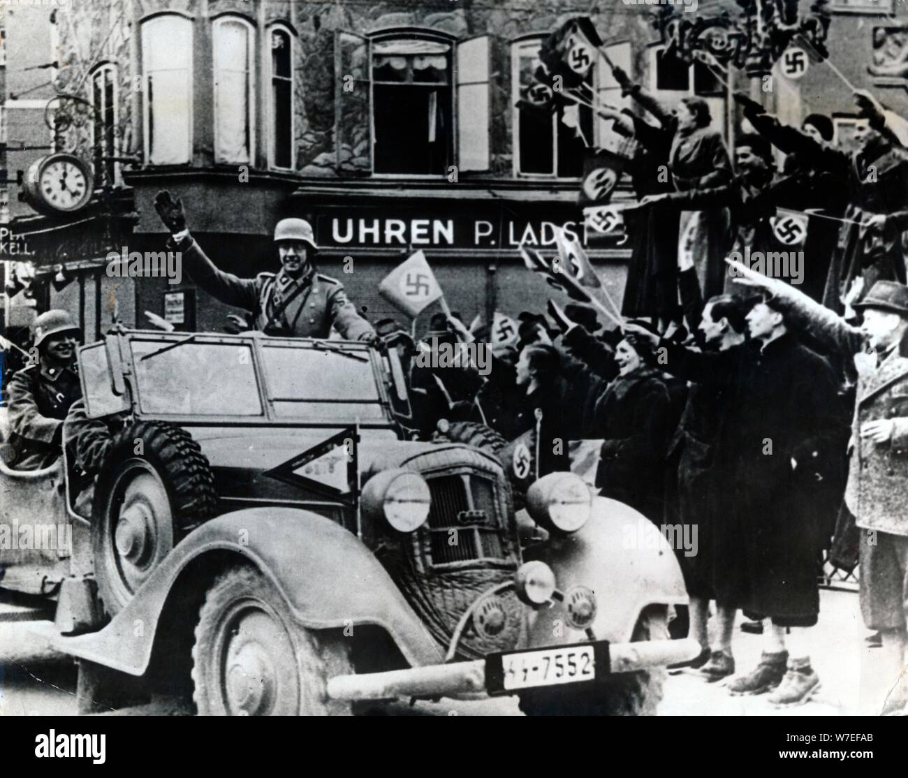 Deutsche Truppen geben sie Österreich, 12. März 1938. Artist: Unbekannt Stockfoto