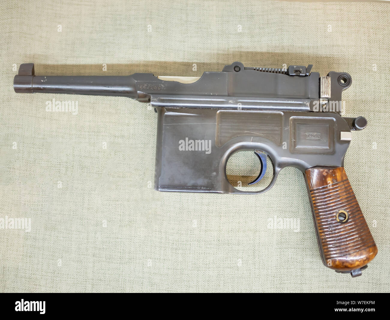Kiew, Ukraine - Juli 23, 2019: 1920 Mauser C 96 (die Konstruktion 96) Pistole in der Polytechnischen Museum an der Ukrainischen Nationalen Technischen Universität Stockfoto