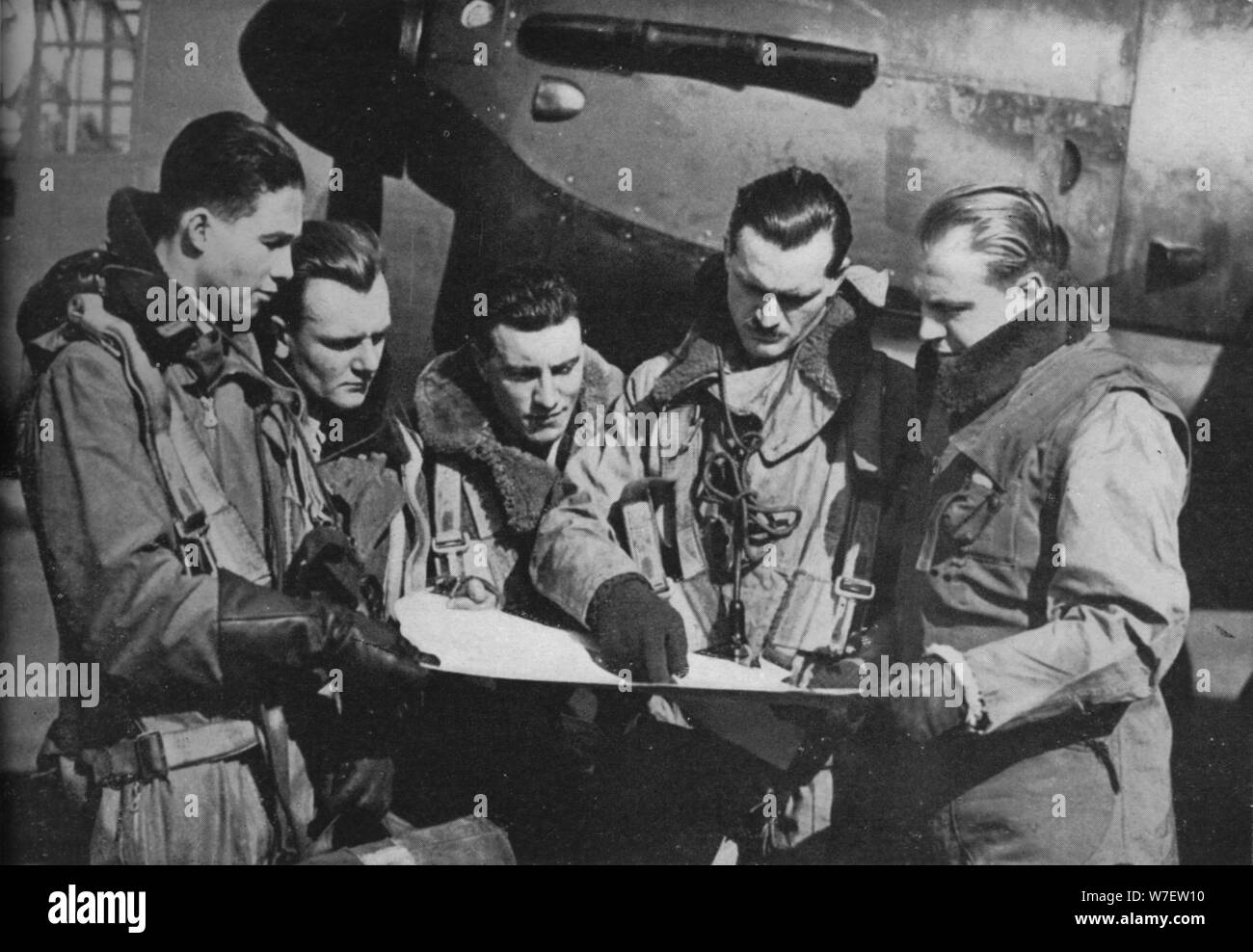 RAF Bomber Crew, 1941. Künstler: unbekannt. Stockfoto