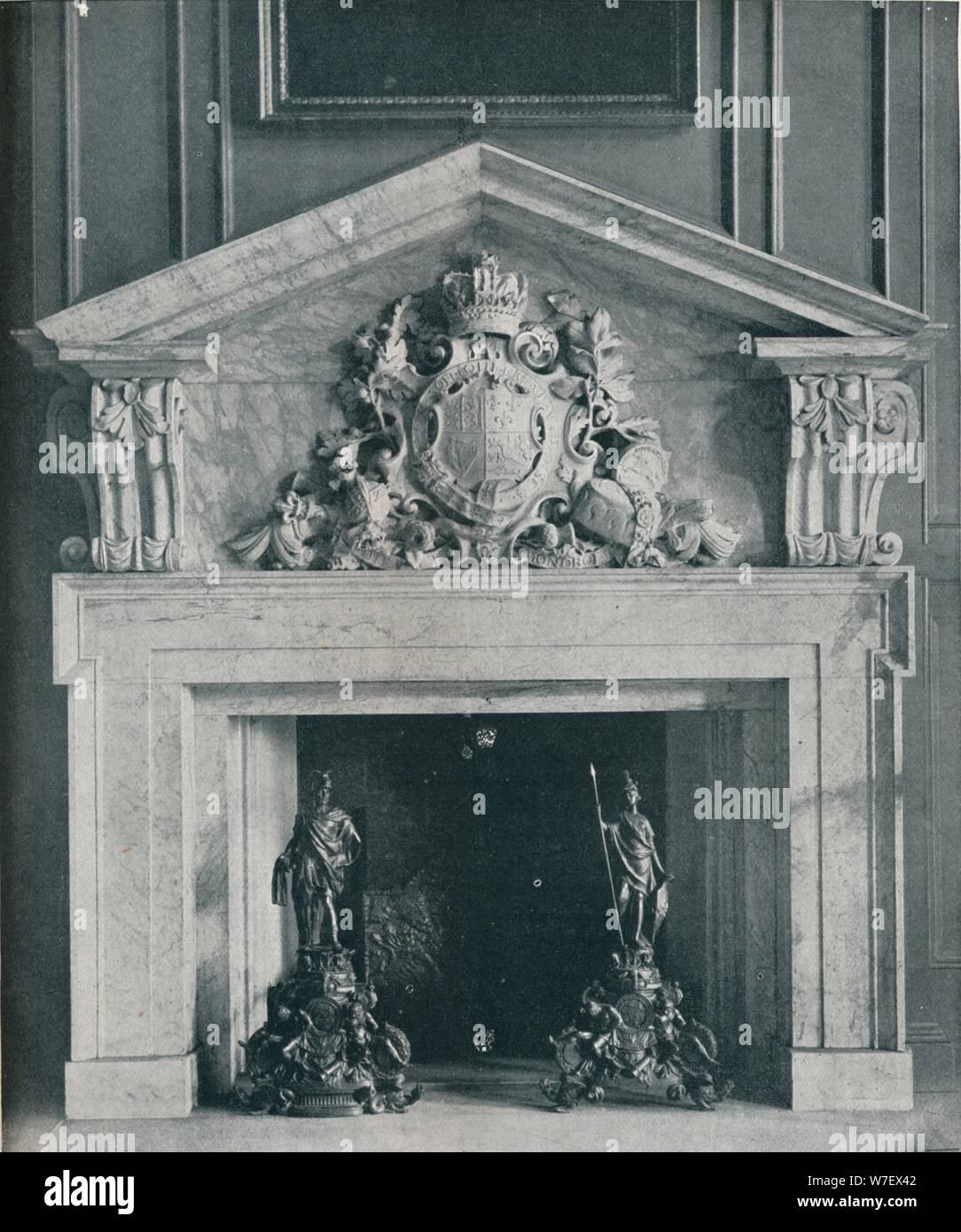 "Marmor Kaminsims von William Kent (1685-1748) geschnitzt. In den öffentlichen Esszimmer in Hampton Court, Künstler: unbekannt. Stockfoto