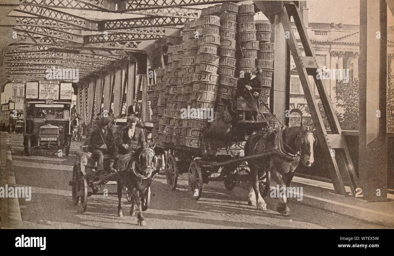 "Die temporäre Brücke", c1925, (1935). Künstler: unbekannt. Stockfoto