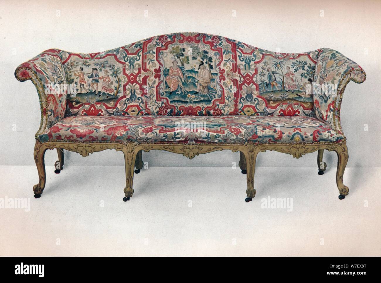 "Lange gepolstertes Sofa: Serpentine-geformt, geschnitzt und vergoldet", c1750. Künstler: unbekannt. Stockfoto