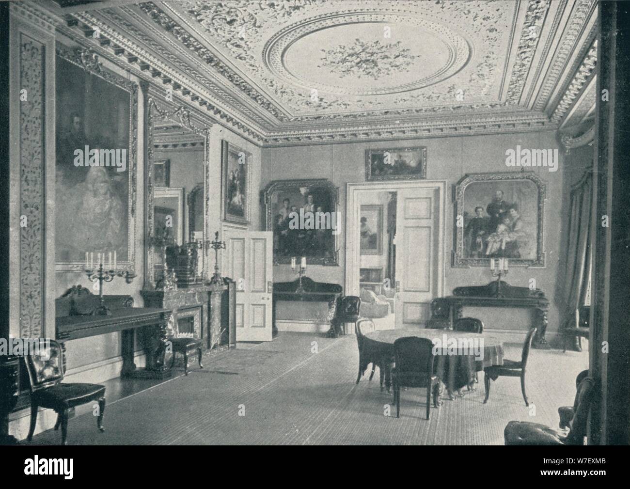 'Die Königin Dining Room im Osborne House', c1899, (1901). Künstler: HN König. Stockfoto